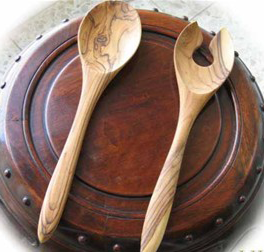 https://www.myolivetree.com/wp-content/uploads/2017/12/006olive-wood-utensils-boxes_1-1.png